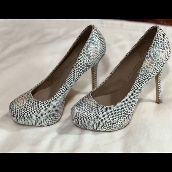 Steve Madden 'Nala' iridescent snake platform heel pumps. Size 9.5 - Picture 3 of 3